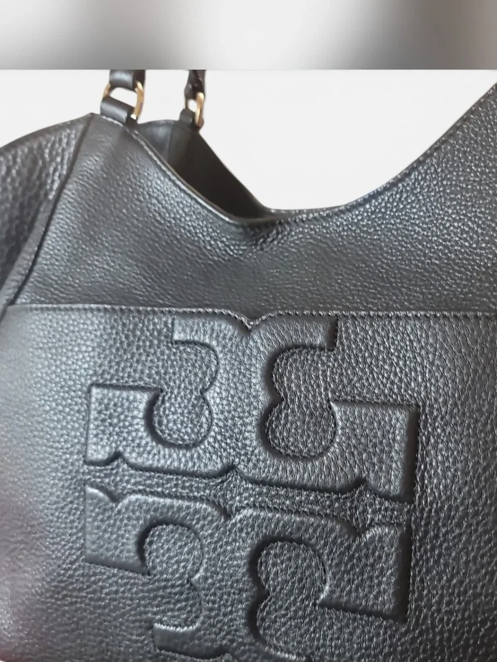 Tory Burch Bombe T East West Black Pebbled Leather Tote in EUC